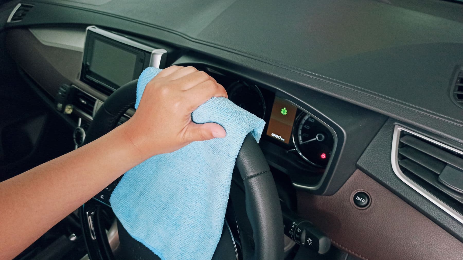 Intérieur d'une voiture nettoyé